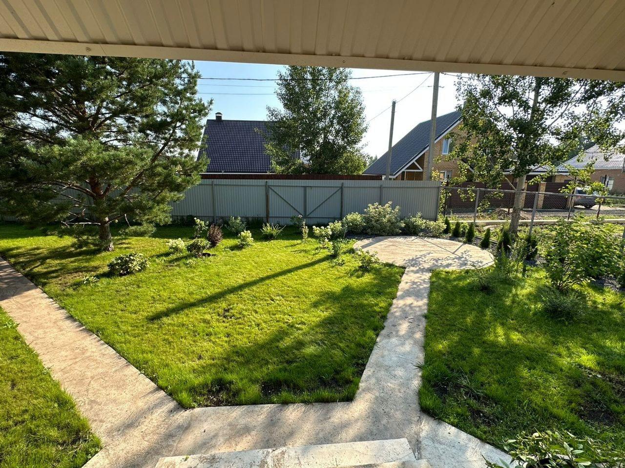 A Quiet Garden on 700 m², Shmidtovo